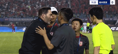 长时间向第, 出示黄牌 长时间向第, 出示黄牌