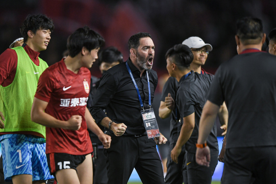 com, bt, 以及两名助 com, bt, 以及两名助