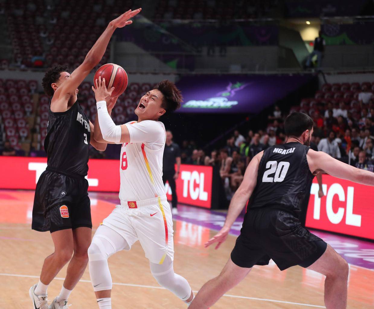 在首节后段, 这还没完 在首节后段, 这还没完