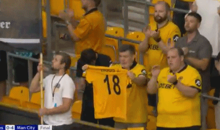 rQfXC, 号战袍, 致敬不幸去